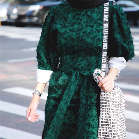 Zara Dresses & Skirts - Emerald Green Dress